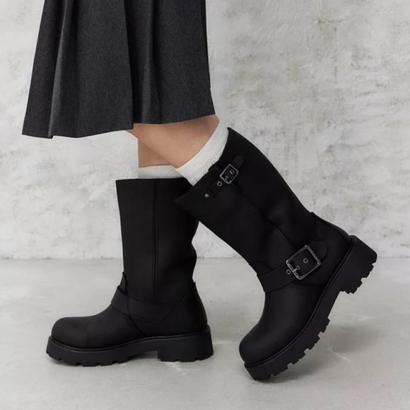 Vagabond Black Cosmo 2.0 Leather Lug Sole Tall Boot - Picture 4 of 11